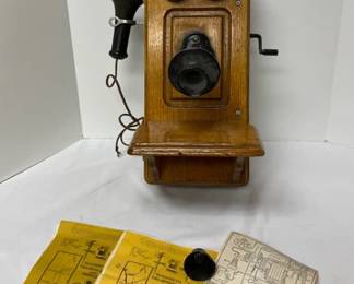 009 Old Kellogg Hand Crank Phone