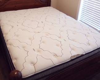 Badcock Legends Divine Euro top mattress and box spring queen size. Like new. Made in 2021 rarely used in the guest room. If you want a new one from Badcock it will cost you $900.00 plus tax. $200.00 at the sale. Call me 386-405-1867, I will sell early.