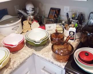 KITCHENAID MIXER, DOESN'T LOOK LIKE IT HAS EVER BEEN USED.