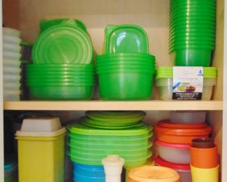 Lots of Tupperware and others in like new condition