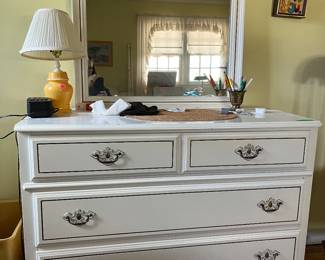 Bassett Girls Bedroom Dresser, Bedroom set includes dresser, mirror, 4 Poster bed frame & Desk