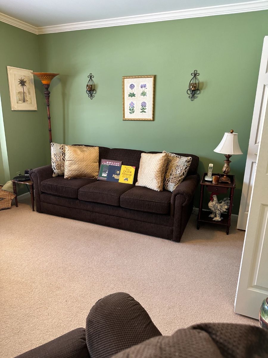 Clean Clinton Township Condo starts on 2/2/2024