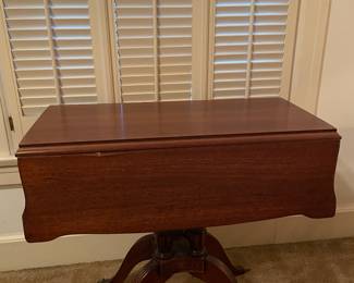 Double Duncan Phyffe drop-leaf accent table