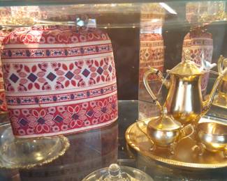 Teapot set with vintage cover