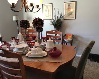 BeautifulBroyhill dining table with 6 large chairs