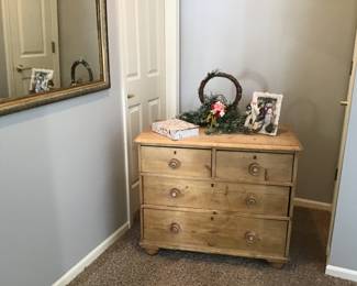 Primitive 4 drawer cabinet