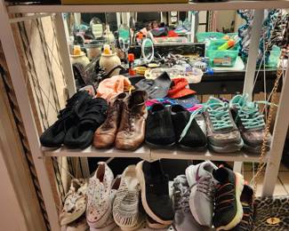 Ladies Shoes - Size 8 - 9