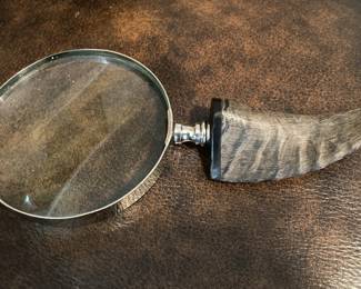 Horn-handled magnifying glass