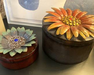 Round decorative boxes