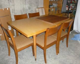 Mid-Century Modern DR Table w/6 chairs (6th one is in the next photo and is upstairs) w/leaves & pads