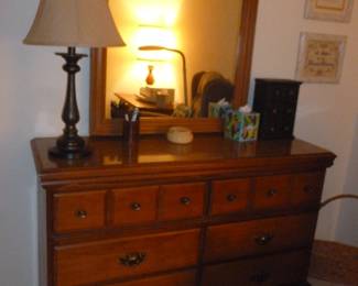 Dresser w/mirror