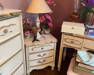 French provincial bedroom furniture 