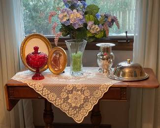 Dunkin’ Phyfe drop leaf sofa table