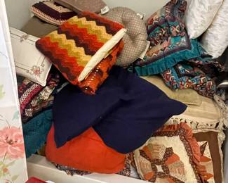 At least 50 throw pillows! 