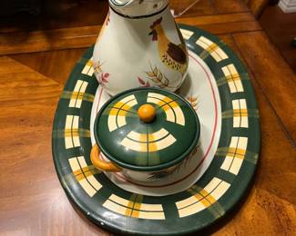 MATCHING SET OF ROOSTER SERVING PIECES.  LOTS OF ROOSTERS IN THIS SALE