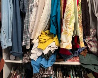 BEAUTIFUL WOMENS CLOTHING.  SIZES SM-XL. LOTS OF CRUISE WEAR.