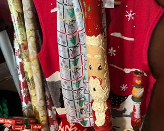 Look atb those cute painted Santas made out of spools, railings, wood.