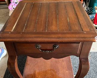 Coffee/side table w drawer.