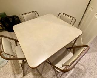 Samsonite card table with z4 folding chairs