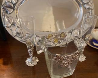 Toasting glasses with matching ice bucket