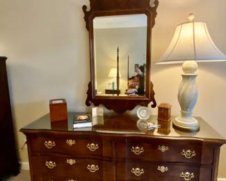 Henredon dresser with mirror