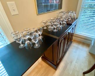 Server heat protectant top flips open on both side for serving suggestions.