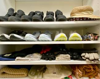 Women'[s shoes HOKA, Toe Warmers (Canadian Boots) and Sorels