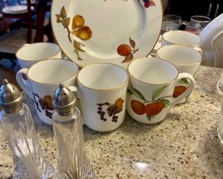 Dish set, crystal salt and pepper shakers