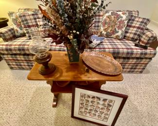 Accent table and decor
