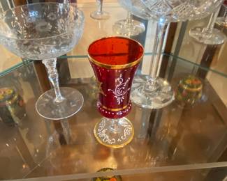 Crystal and colored glass pieces