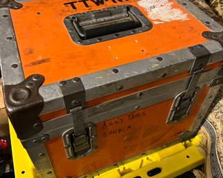 Heavy duty metal crate