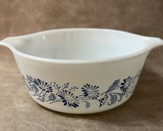 Vintage Pyrex "Colonial Mist" bowl