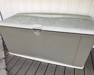 Resin storage bin