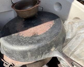 Cast iron cookware