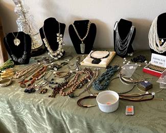 Fun costume jewelry, no gold in this sale. 