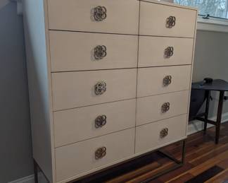 Universal Chest of Drawers