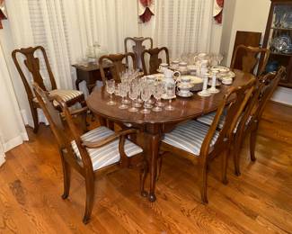 Statton Dining Room Table & Chairs