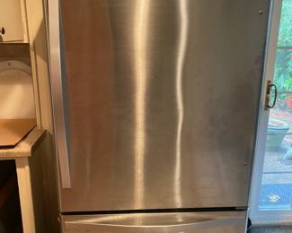 Whirlpool refrigerator, pull out freezer stainless steel with working ice maker