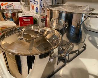 Large Cuisinart stock pot, Extra Large Chefmate stock pot