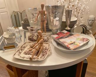 Decorative Entertainment Pieces