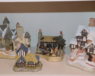 David Winter Cottages w/Boxes