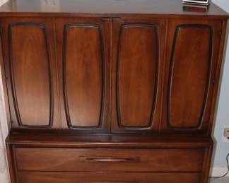 Broyhill Premier (Emphasis) Gentleman’s Chest