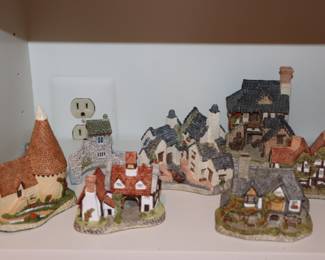 David Winter Cottages w/Boxes