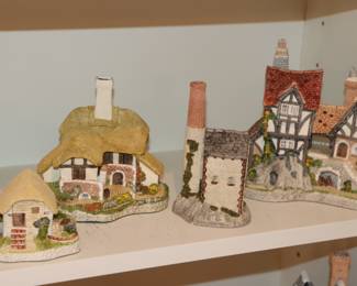 David Winter Cottages w/Boxes