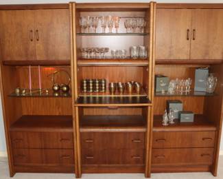 Hooker Furniture - Walnut 