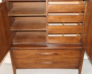 Broyhill Premier (Emphasis) Gentleman’s Chest