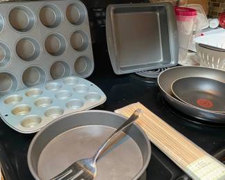 Assortment of Cake/Cupcake Pans