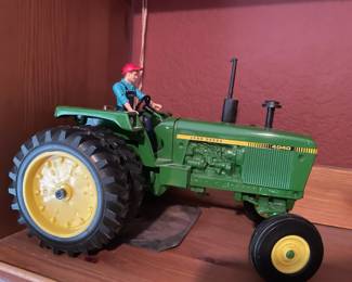 Ertl John Deer Die Cast Metal Tractor Model - 4040