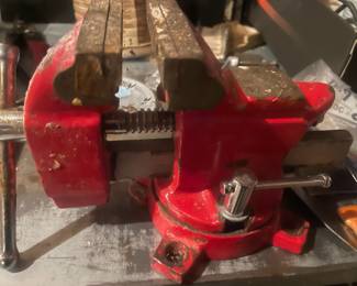 Swivel Bench Vise