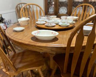 Heavy oak table with six chairs in mint condition